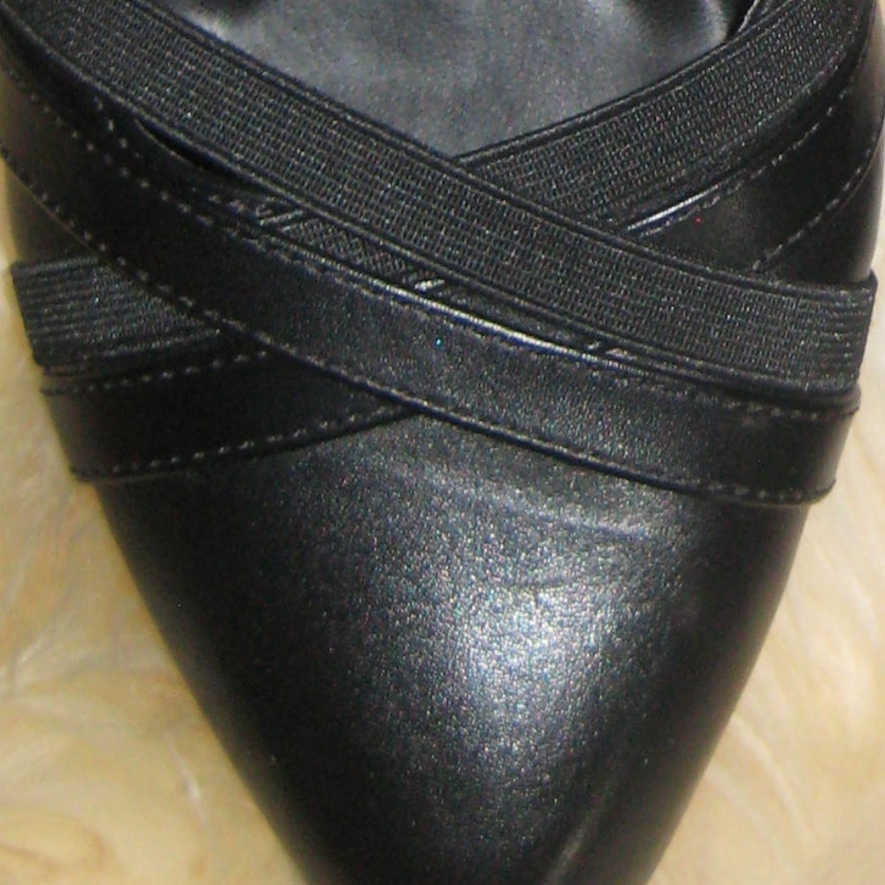 11W (wide) Avenue Cloudwalkers  Black Pumps 2 inch